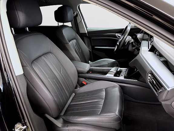 Audi e-tron 13 of 20