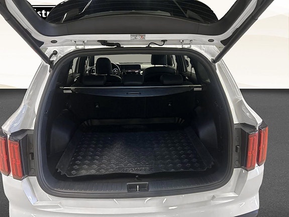 Kia Sorento 12 of 21