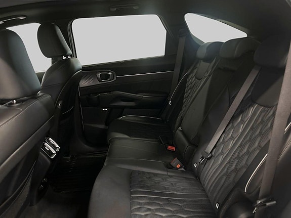 Kia Sorento 10 of 21