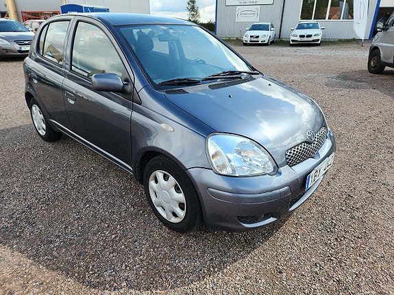 Toyota Yaris 2 of 6