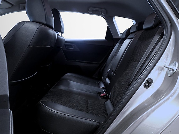 Toyota Auris 14 of 16