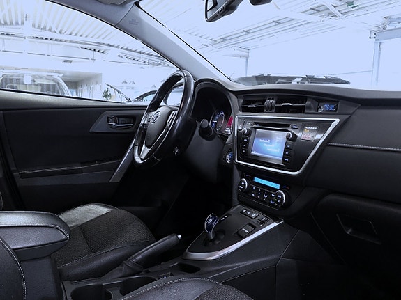 Toyota Auris 13 of 16