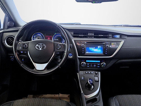 Toyota Auris 8 of 16