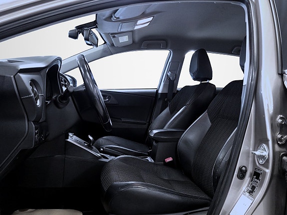 Toyota Auris 6 of 16