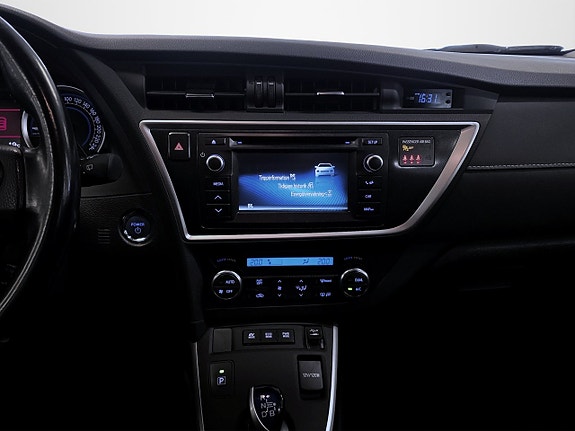 Toyota Auris 10 of 16