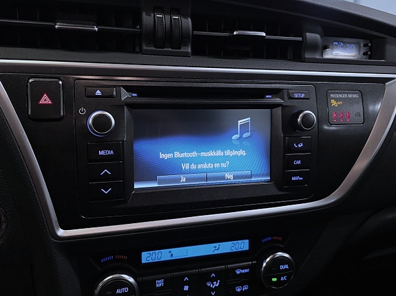 Toyota Auris 11 of 16
