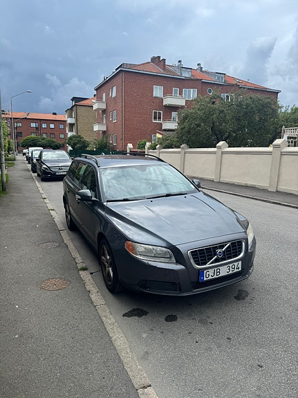 Volvo V70 2 of 3