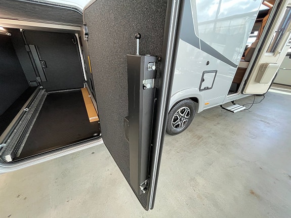Adria Matrix Supreme 670 SL / ALDE-Diesel / Taksäng / Ugn / 5bält / Automat180hk/ 8 of 30