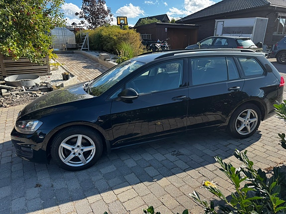 Volkswagen Golf VII 2 of 11