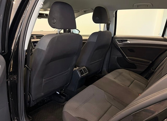 Volkswagen Golf VII 8 of 11