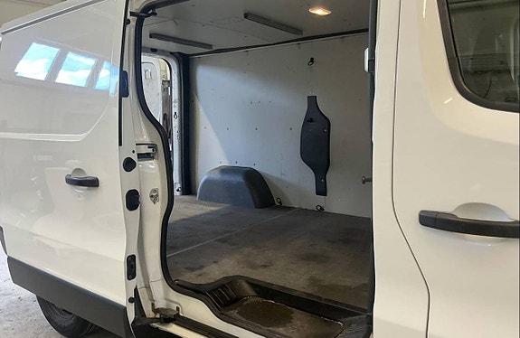 Renault Trafic 7 of 13