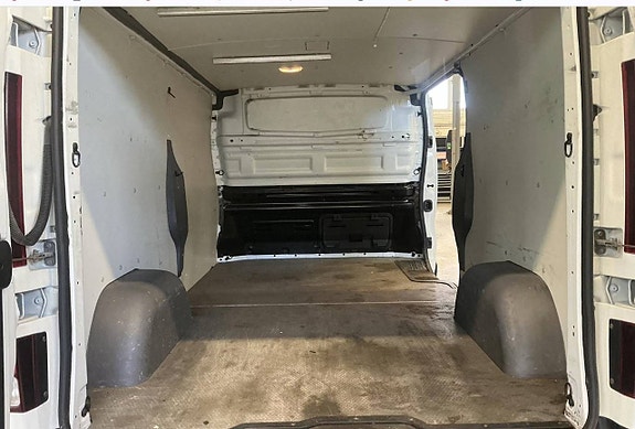 Renault Trafic 11 of 13