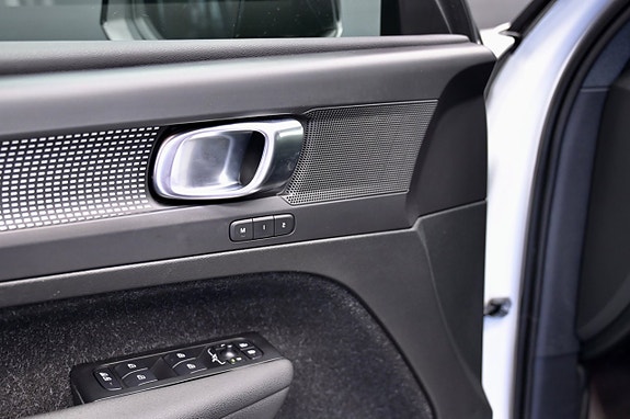 Volvo XC40 17 of 24