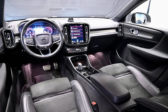 Volvo XC40 13 of 24