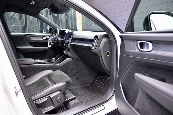 Volvo XC40 11 of 24