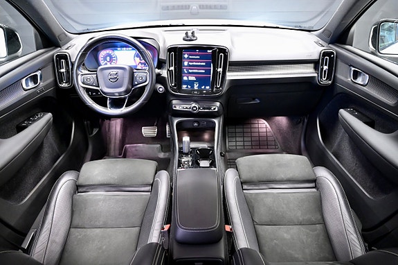 Volvo XC40 14 of 24
