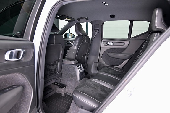 Volvo XC40 10 of 24