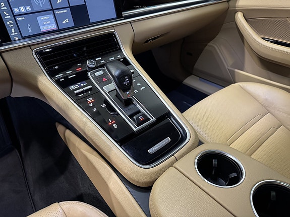 Porsche Panamera 4 9 of 27