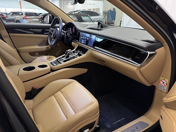 Porsche Panamera 4 19 of 27