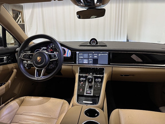 Porsche Panamera 4 18 of 27