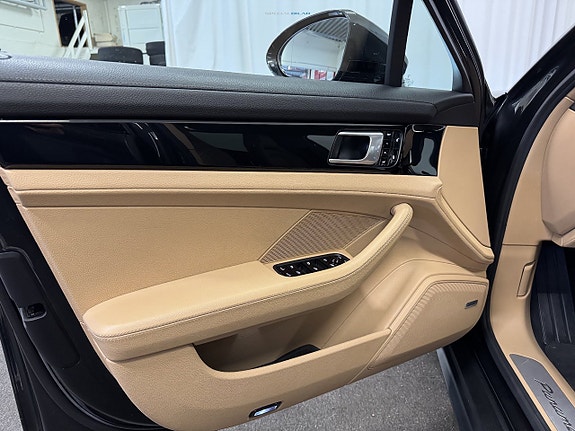 Porsche Panamera 4 5 of 27