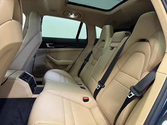 Porsche Panamera 4 13 of 27