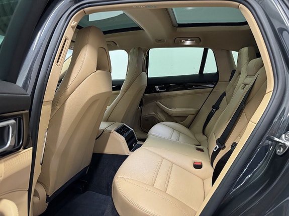 Porsche Panamera 4 12 of 27