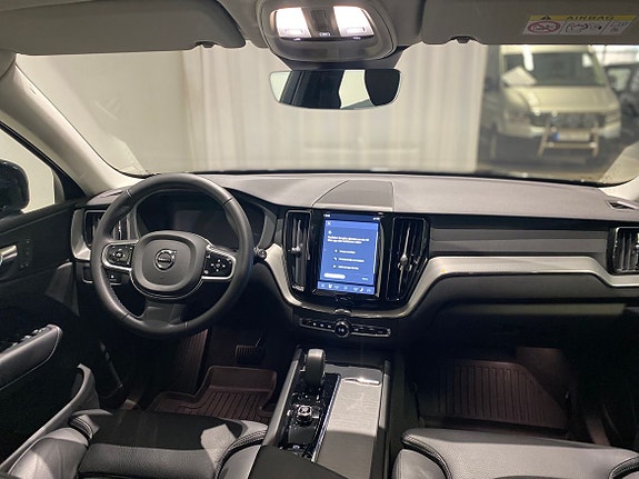 Volvo XC60 2 of 20