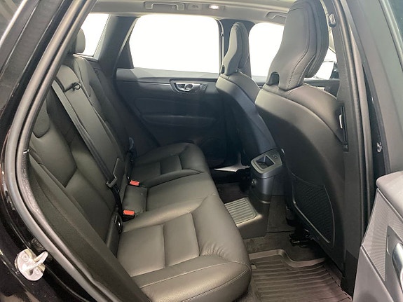 Volvo XC60 13 of 20