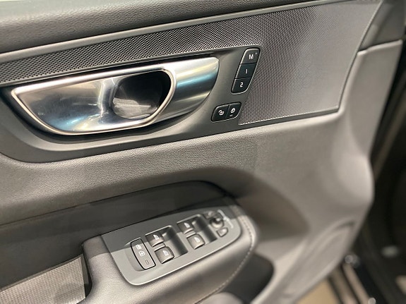 Volvo XC60 12 of 20
