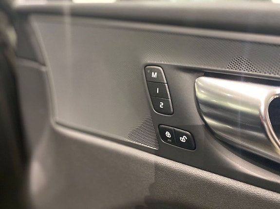 Volvo XC60 14 of 20