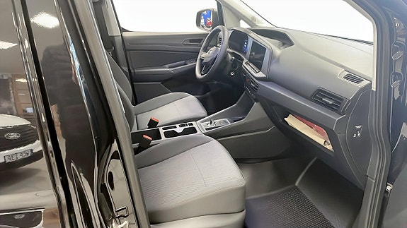 Ford Transit Connect 3 of 9