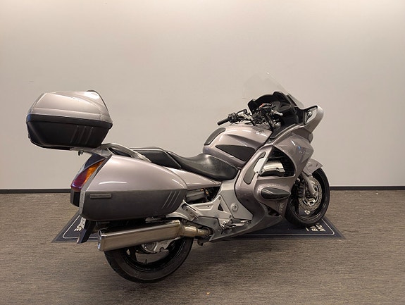 Honda ST1300 Pan-European 3 of 4