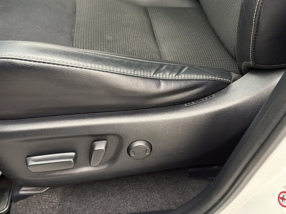 Toyota RAV4 12 of 30