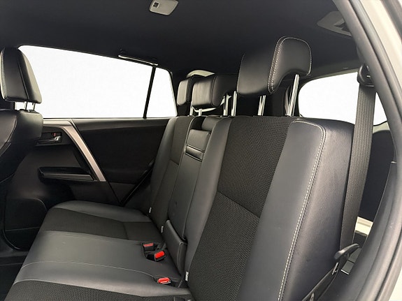 Toyota RAV4 22 of 30