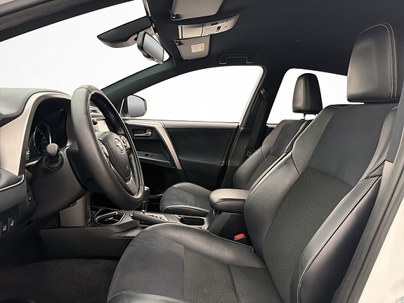 Toyota RAV4 11 of 30