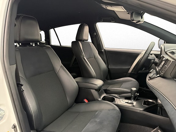 Toyota RAV4 24 of 30