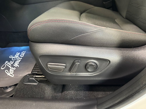Toyota RAV4 12 of 18