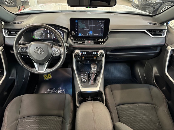 Toyota RAV4 9 of 18