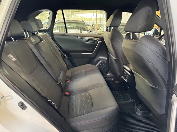 Toyota RAV4 10 of 18