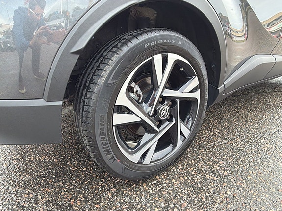 Toyota C-HR 14 of 27