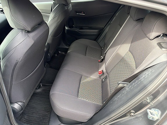 Toyota C-HR 9 of 27
