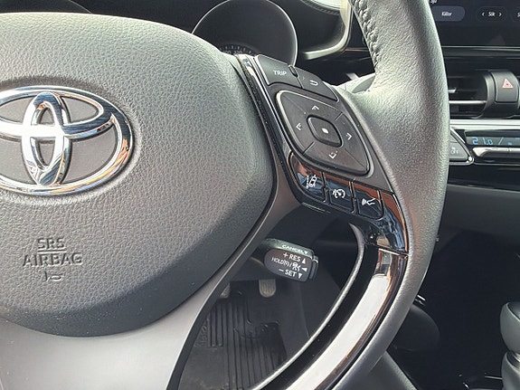 Toyota C-HR 23 of 27