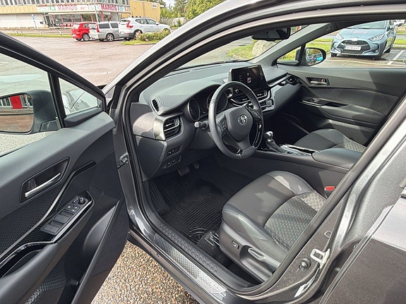Toyota C-HR 18 of 27