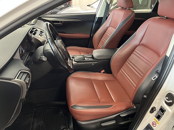Lexus NX300h 7 of 21