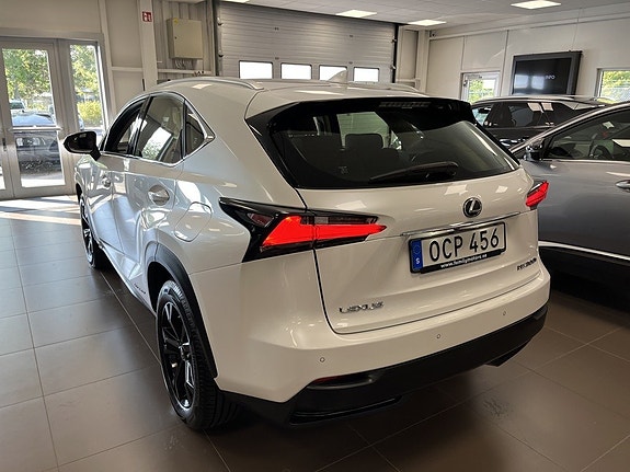 Lexus NX300h 3 of 21
