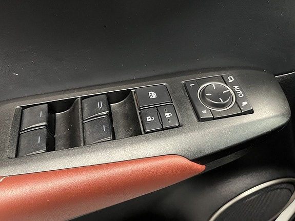Lexus NX300h 21 of 21