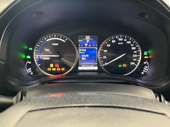 Lexus NX300h 13 of 21