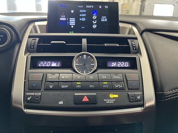 Lexus NX300h 16 of 21