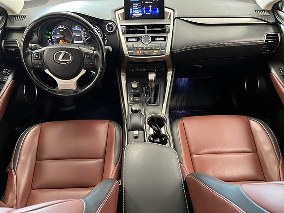 Lexus NX300h 11 of 21